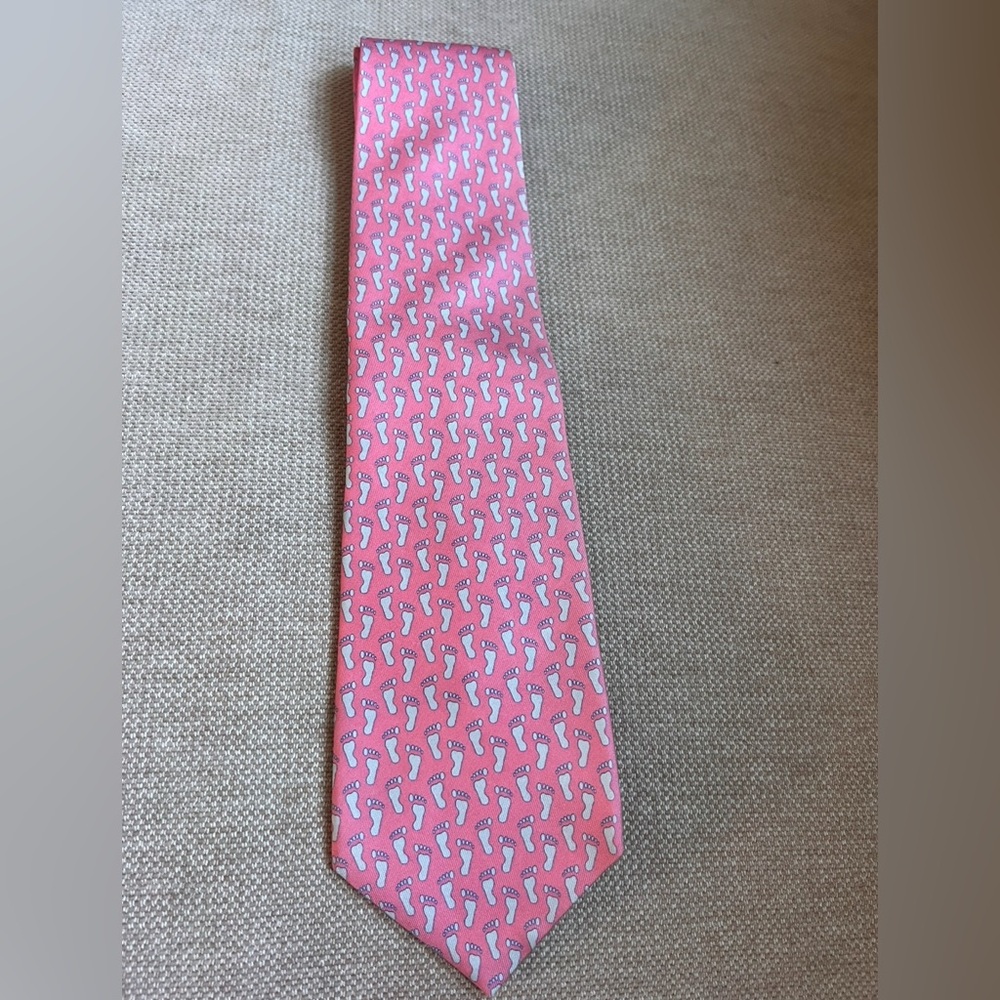 Vineyard Vines Pink and White Footprint Tie silk made in USA